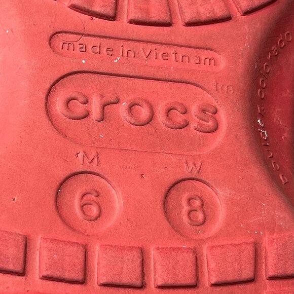 Red Crocs Classic Clog Shoes Grinch & Holiday Jibbitz Charms Mens 6 Womens 8 - Picture 7 of 7